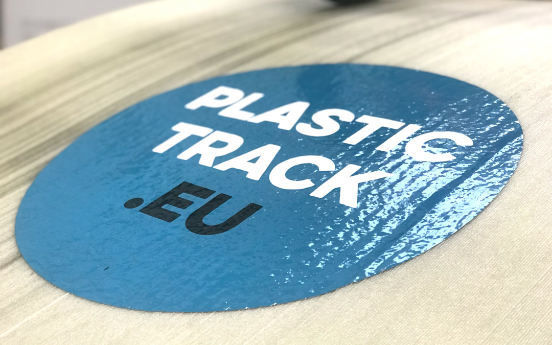 plastic_track_sticker